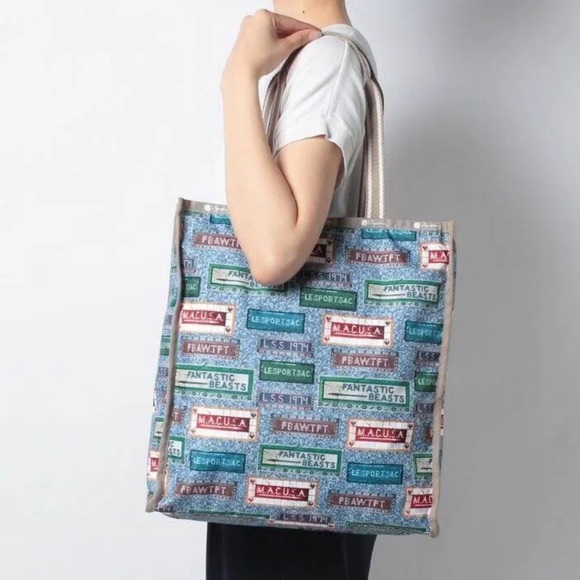 Lesportsac Fantastic Beasts Large Tote, NY Subway Tile Design - Harry Potter - Picture 3 of 9